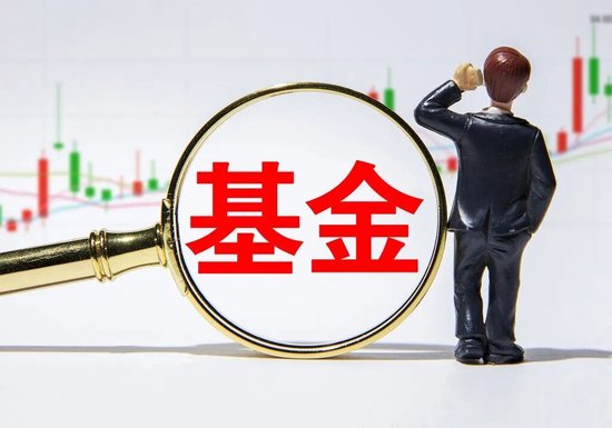 半年涨幅183%夺冠	，方正富邦吴昊“一拖多”业绩分化遭争议